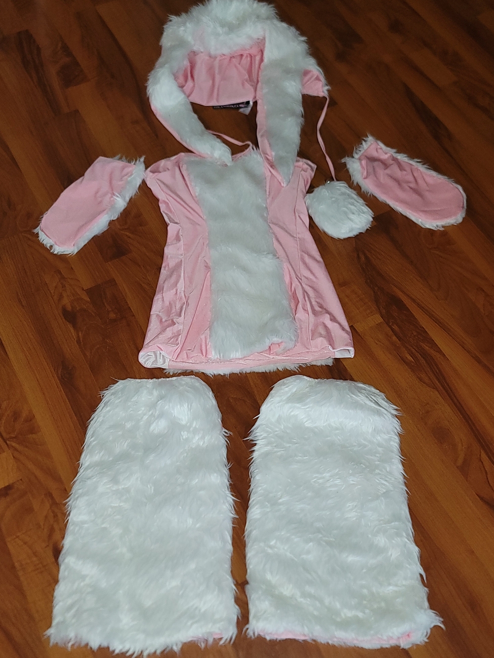 Leg Avenue Blushing Bunny 6-Piece Costume Size 
S/M Halloween Playboy Bunny